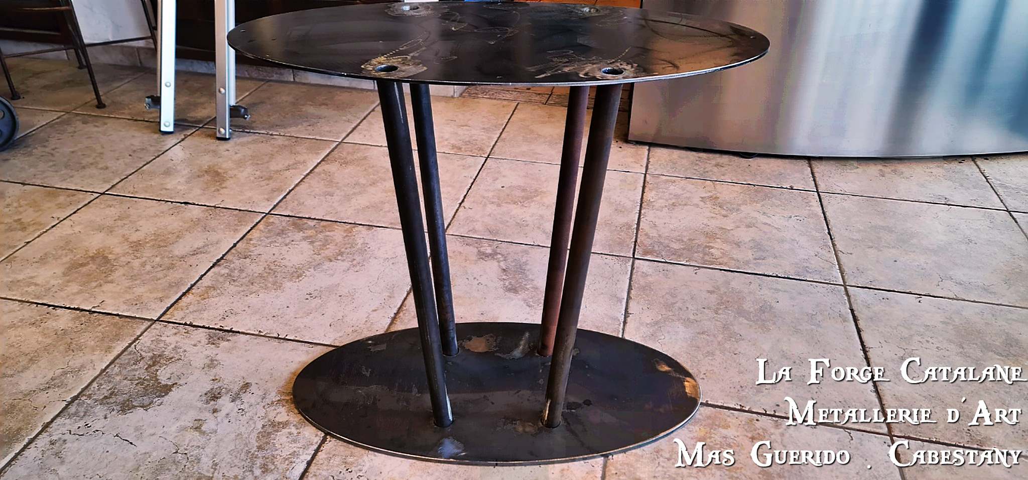 pied de table en fer forge catalane.jpg